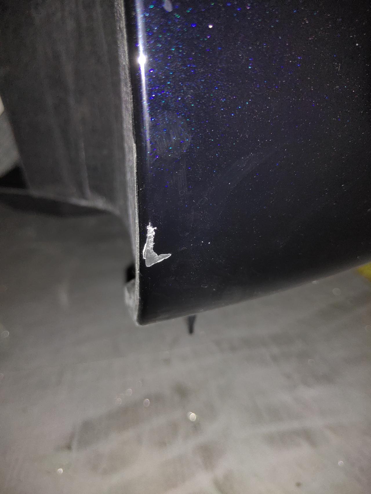 红旗H5经典 新h5刚提车第二天，倒库乱到了别人的车，第一血 兄弟们 这个是翼子板部位吗？应该怎么修复？在线求等 心烦意