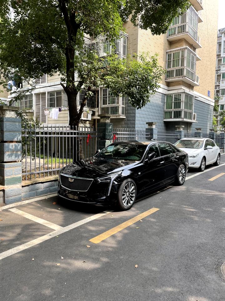 凯迪拉克CT6 新款2021年凯迪拉克ct6尊贵版，你们说的那些问题我怎么没遇到呢？个人不后悔，ct6现在有内饰颜色选择