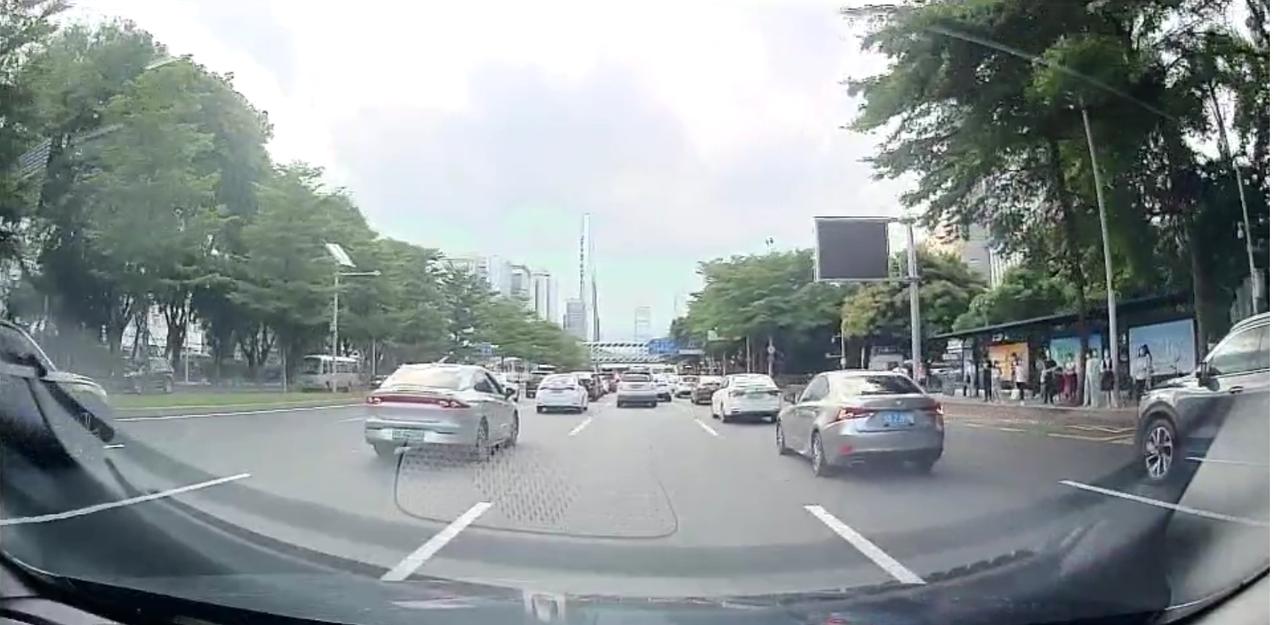 比亚迪驱逐舰 05 请问下大家的行车记录仪记录拍出来清楚吗。。我前几天导出视频放电脑上看，超过5米，连前车的车牌号都看不
