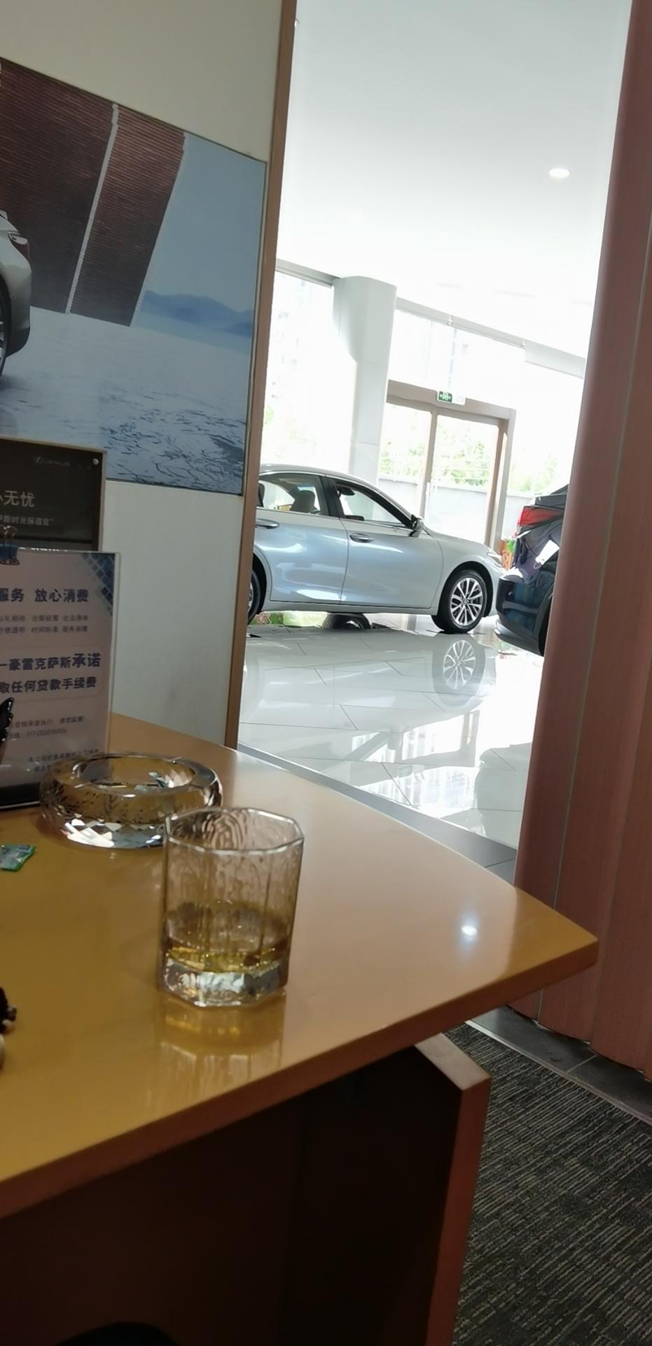 雷克萨斯RX 明天准备订典雅了，目前说是优惠现金五万，还有空间吗？走什么需要注意的吗？