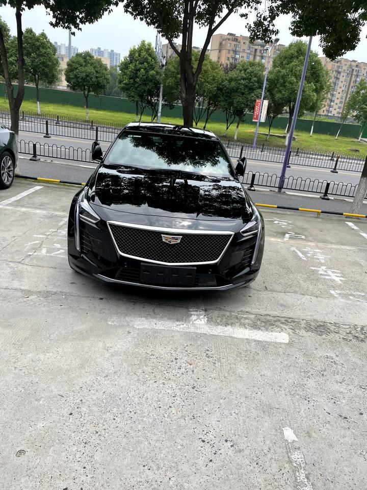 凯迪拉克CT6 新款2021年凯迪拉克ct6尊贵版，你们说的那些问题我怎么没遇到呢？个人不后悔，ct6现在有内饰颜色选择