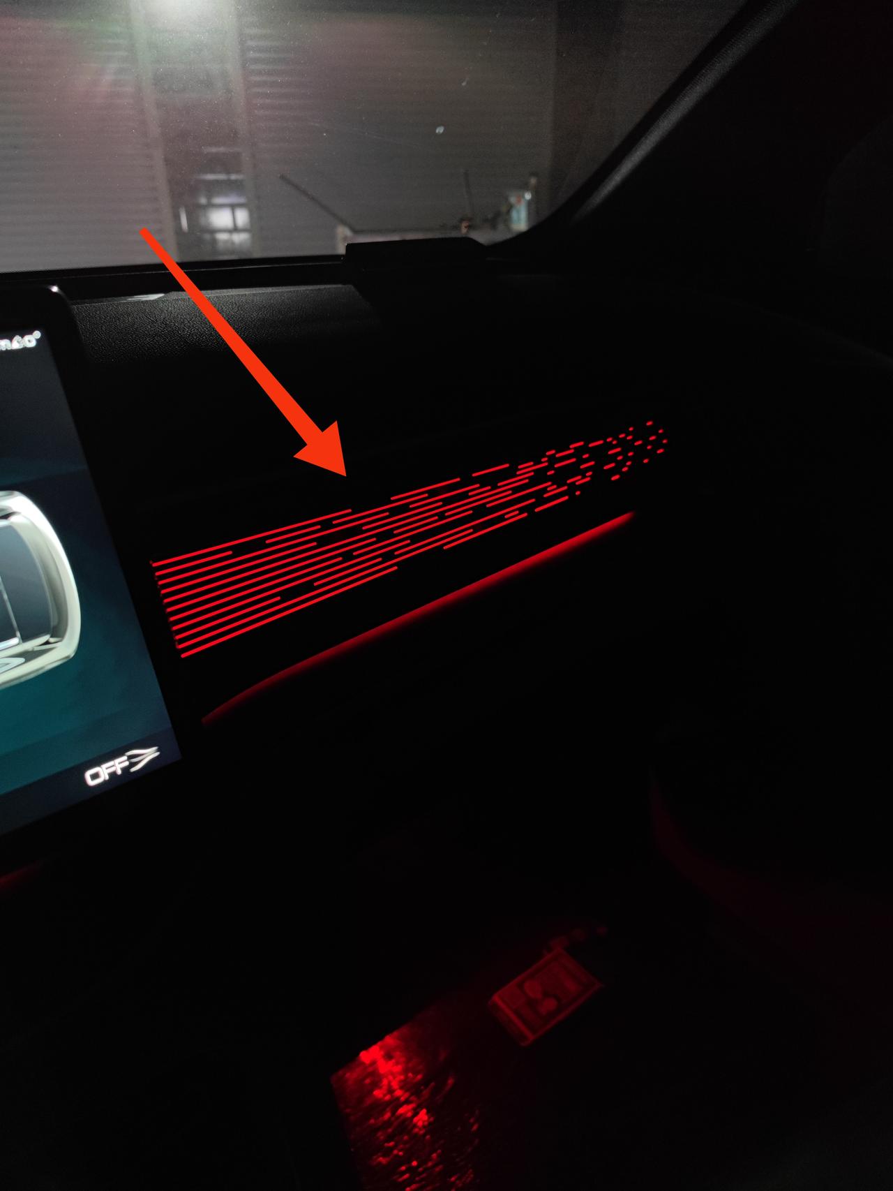 比亚迪宋PLUS EV 副驾面板氛围灯能单独关吗？太土了还一闪一闪的，拔线的话拔哪条