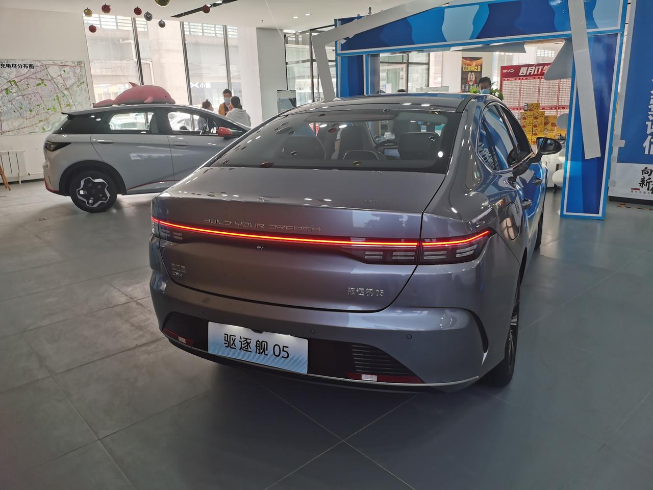 比亚迪驱逐舰 05 请问各位仪表盘怎么能显示瞬时油耗和综合油耗呢？