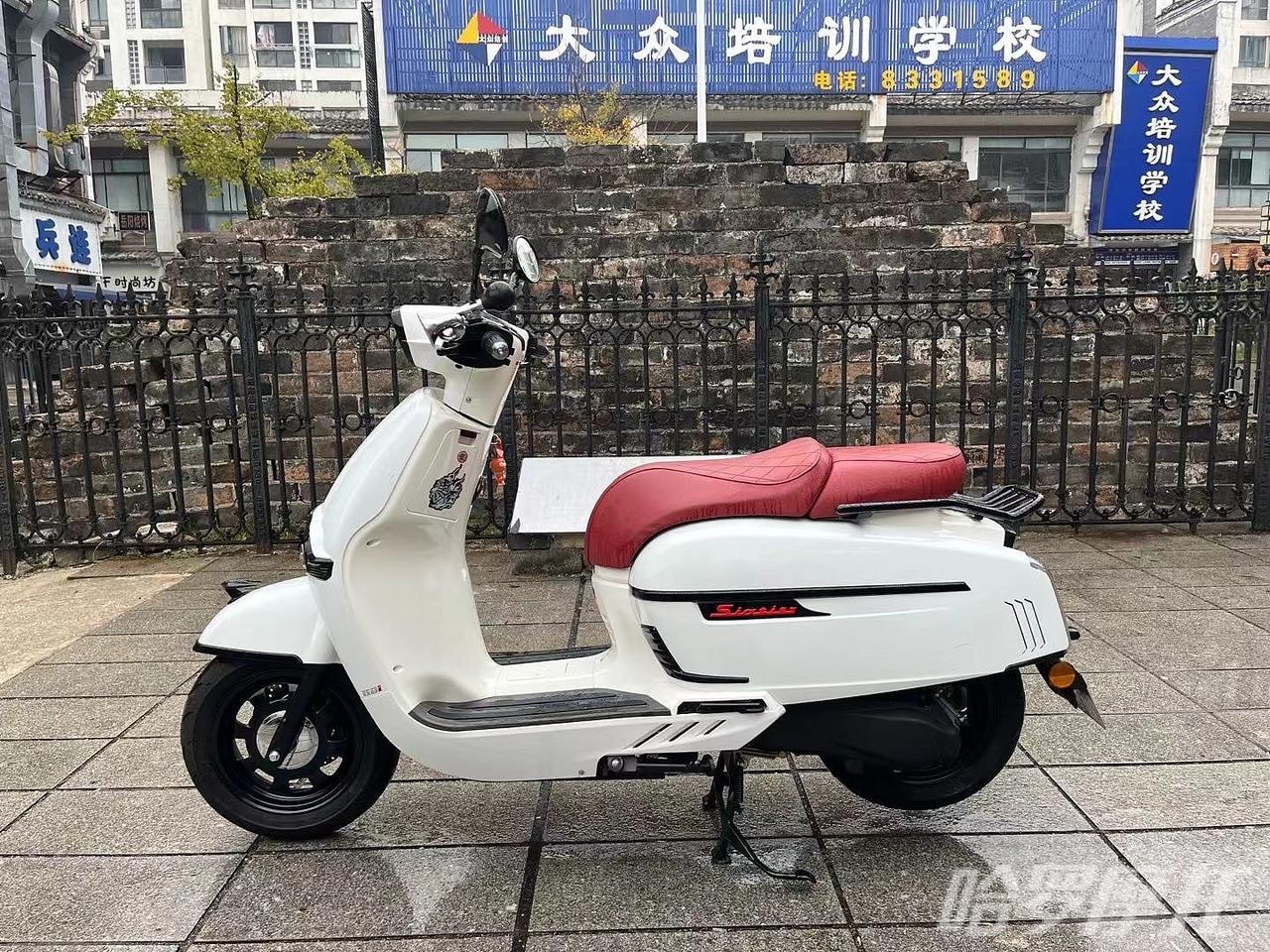 宝马5系 5系什么时候改款换连屏内饰，目前更换连屏内饰顺序是ix，i4，i3，7系，x7，5系，已经到快出i3了，是不是