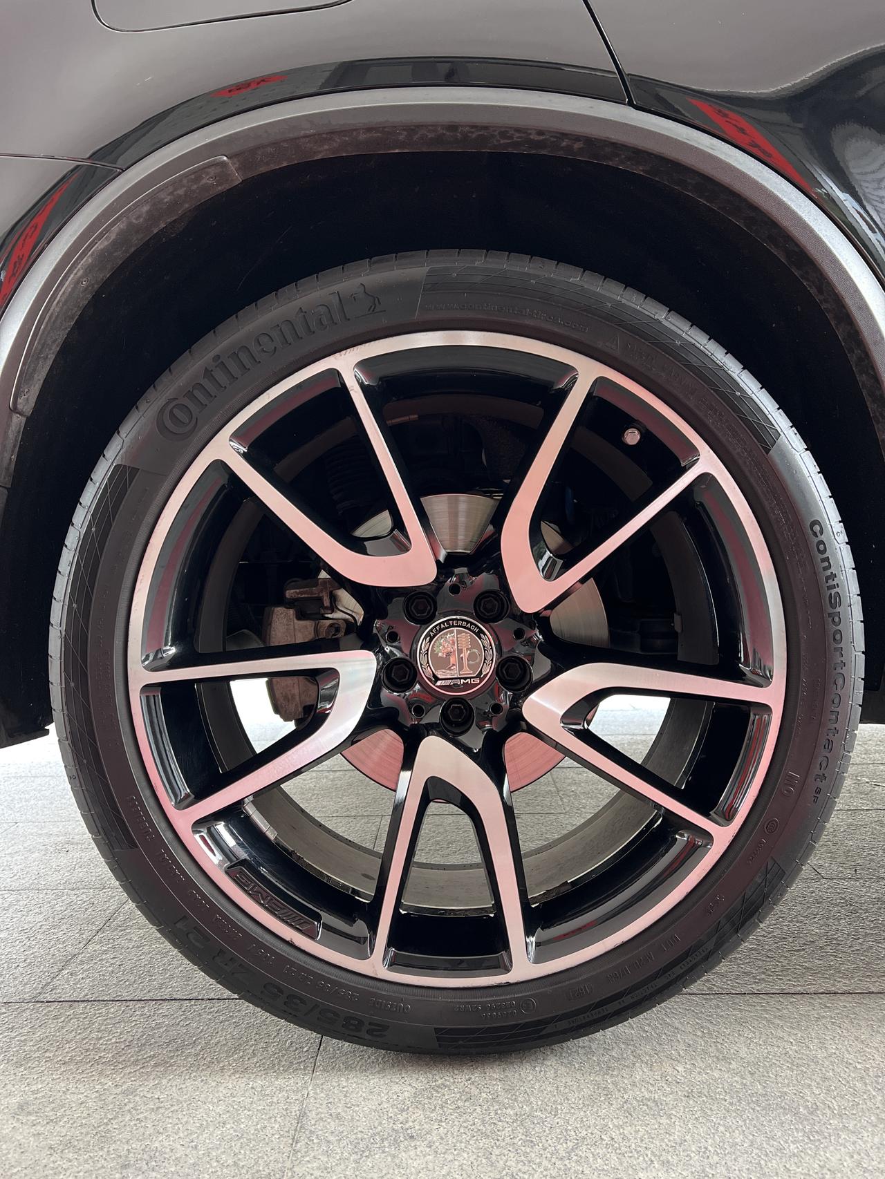 奔驰GLC AMG 请教各位大神前255x40x21后285x35x21冷車状態下胎压多少适宜