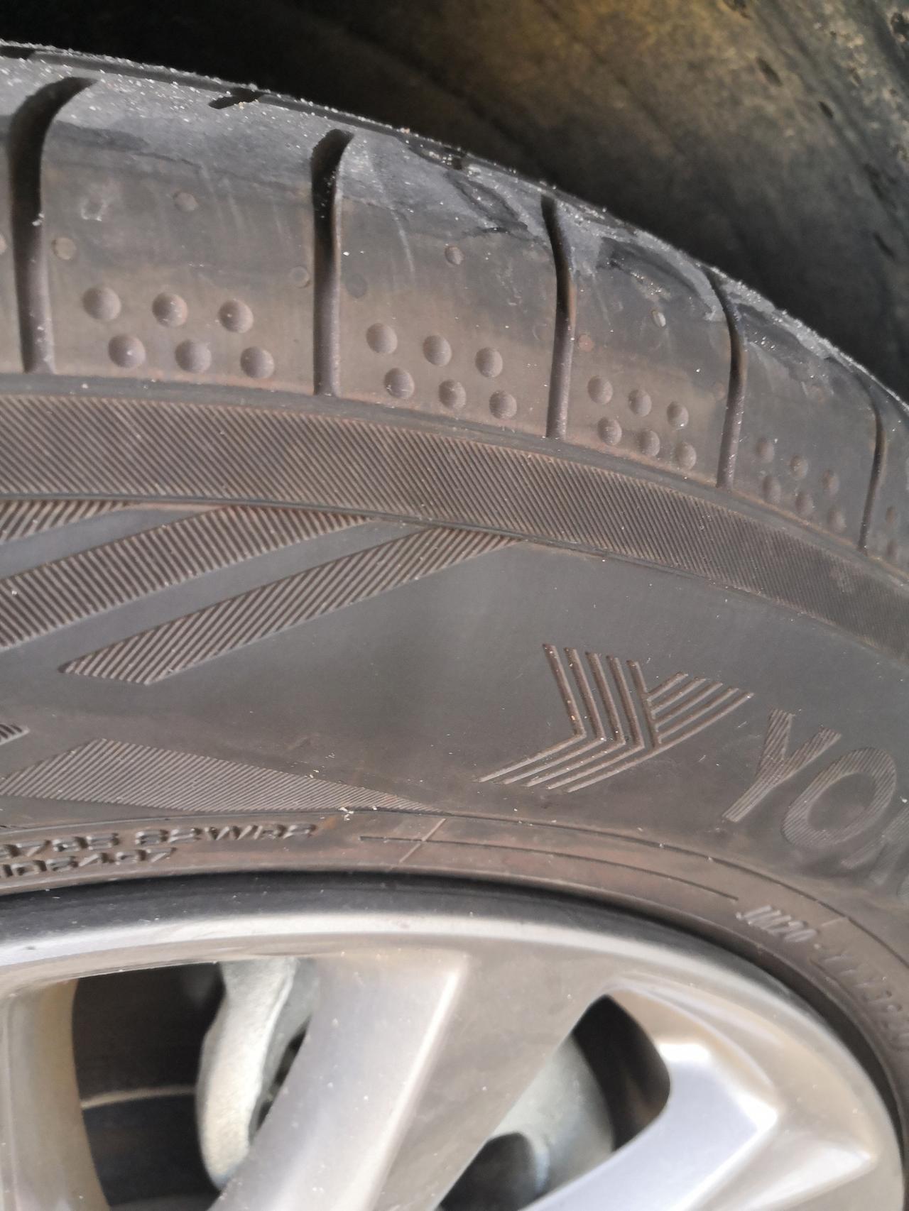 马自达3 昂克赛拉 请问这条痕有问题吗各位朋友。