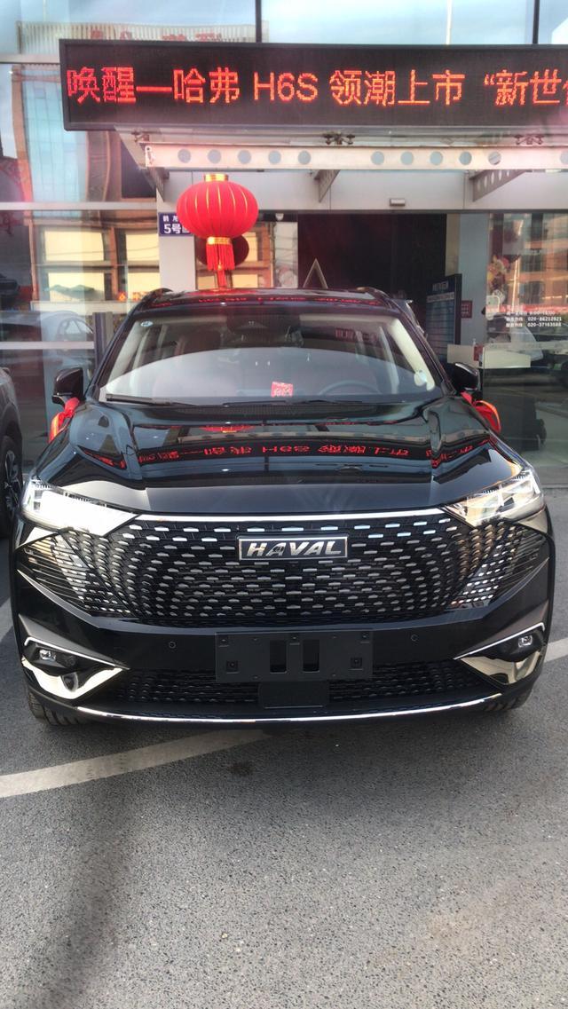 哈弗H6 想买三代H62.0sp+黑色，但是外观饰条是橙色的，对我来说太扎眼了，现车优惠大，订车时间久优惠还少1000多