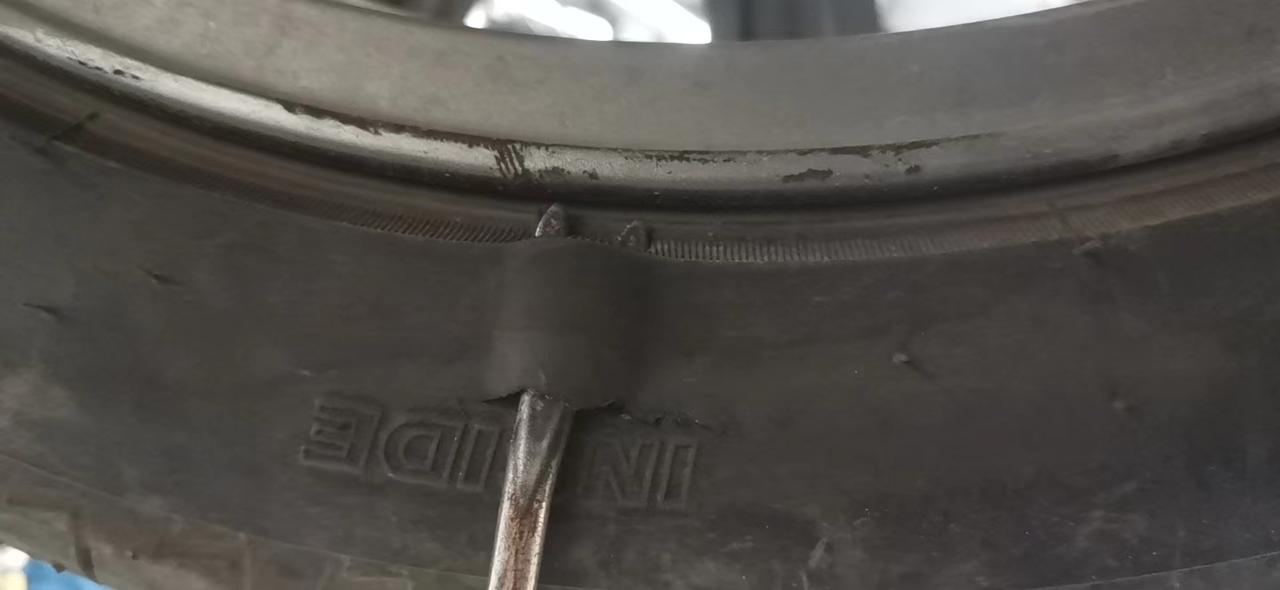 马自达3 昂克赛拉 3/40码过个坑就给干成这样了，要不要换啊求各位大佬帮忙看看