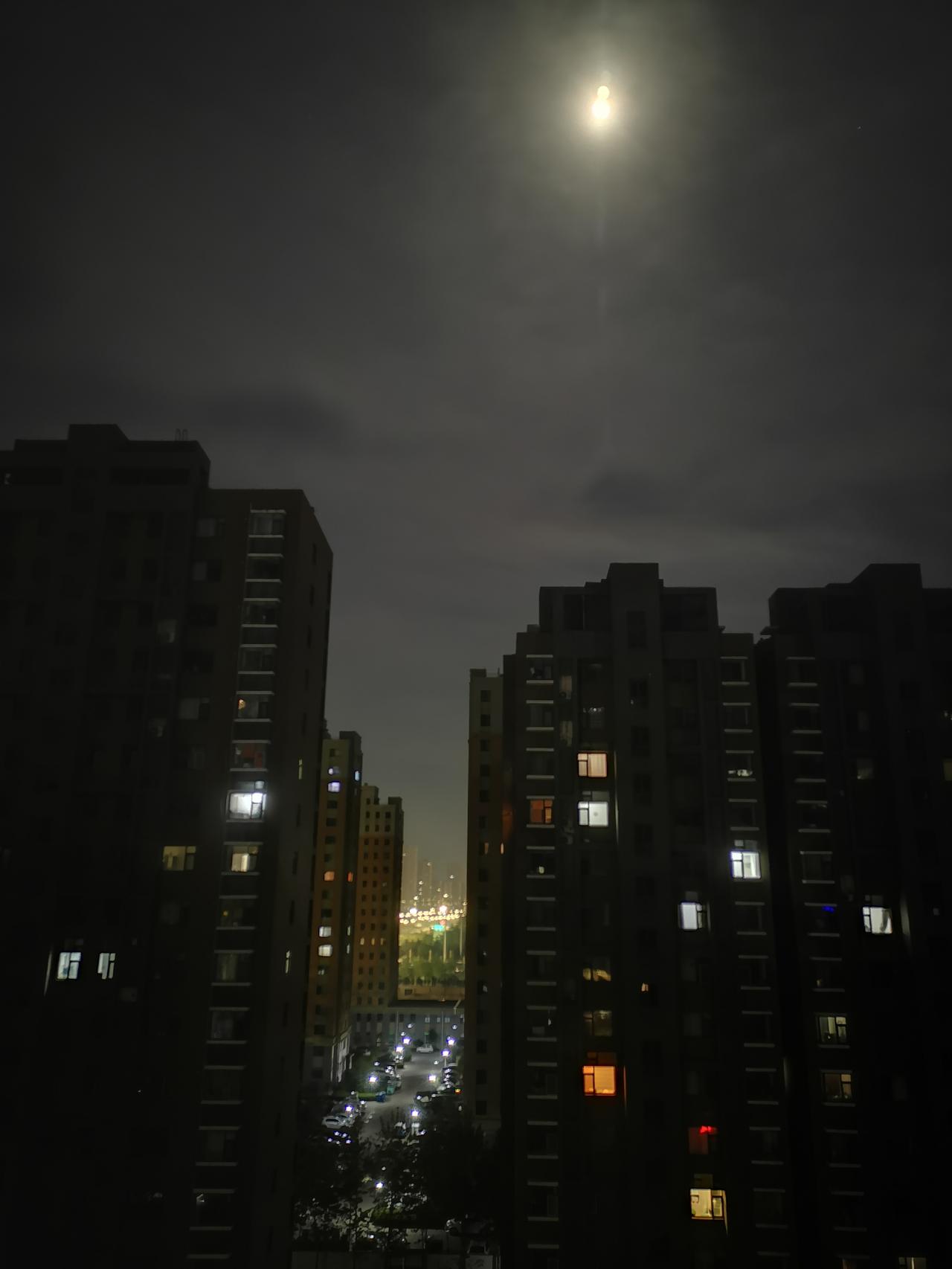 丰田奕泽IZOA 大家第二年保险多少钱，三者一百的话。还有就是有没有低音破音的现象音响