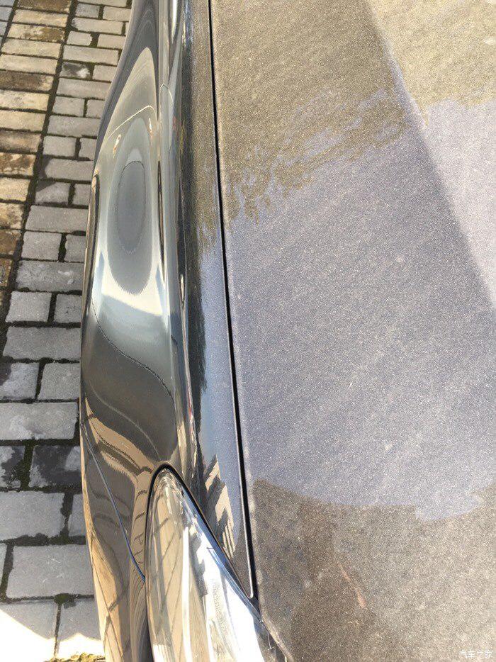奔驰E级 才买2个月的奔驰E300豪华。机盖两边缝隙大小不一样 除非调里面两个点 还有哪里能调