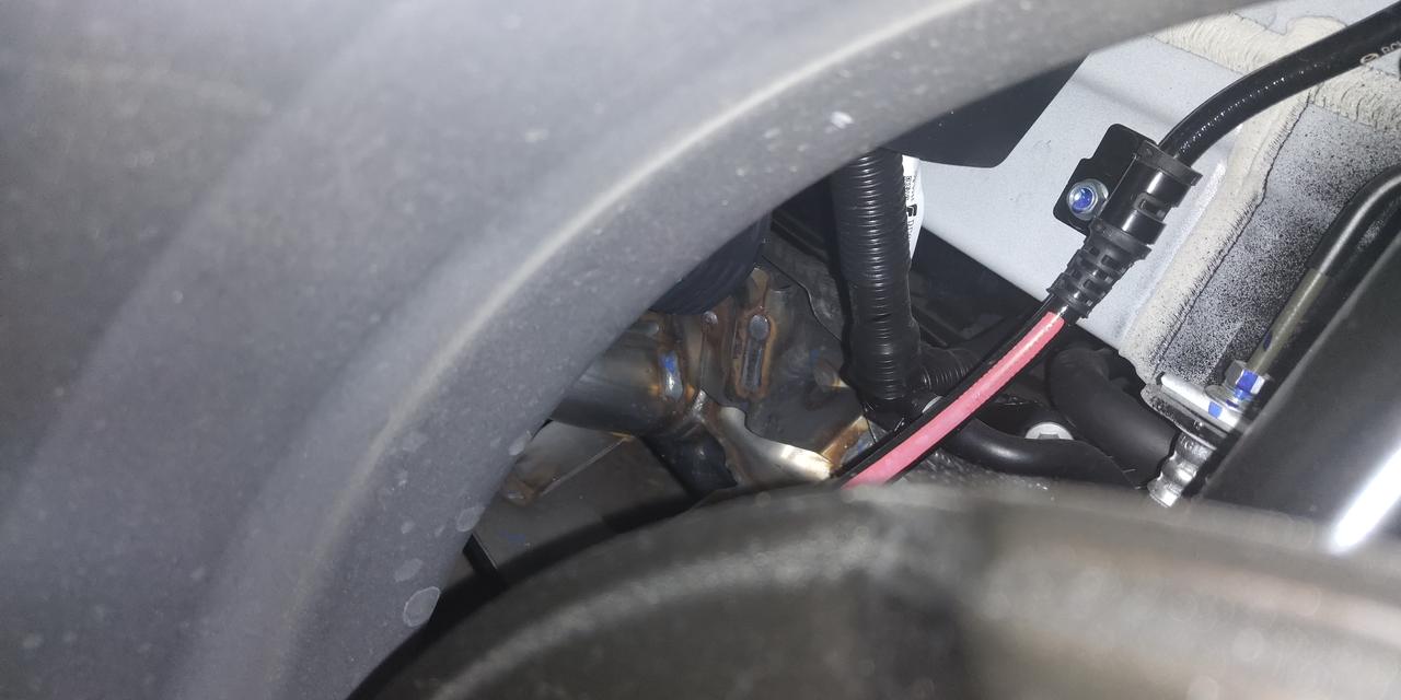 马自达3 昂克赛拉 我从后轮拍的油箱上面生锈了正常吗？ 后轮卡钳也生锈了 你们是不是这样啊 提车回来我就发现了可别是大毛