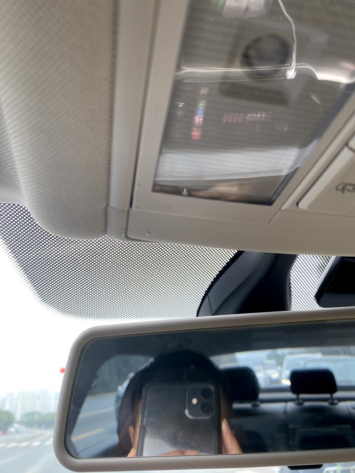 去年新买的帕萨特，灯里面漏水，要怎么找4S店处理