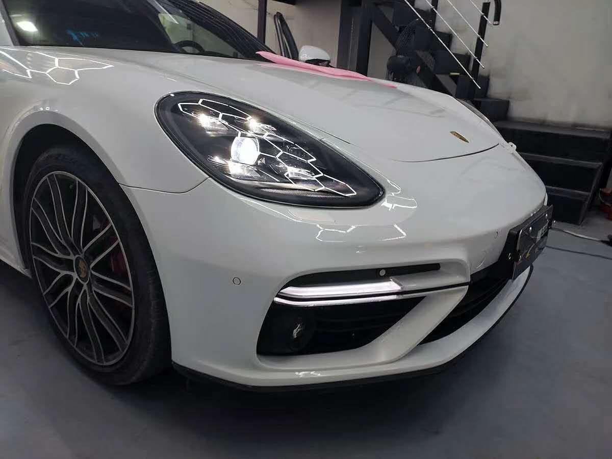 保时捷Panamera E-Hybrid 熏黑大灯你确定不了解一下，霸气十足。