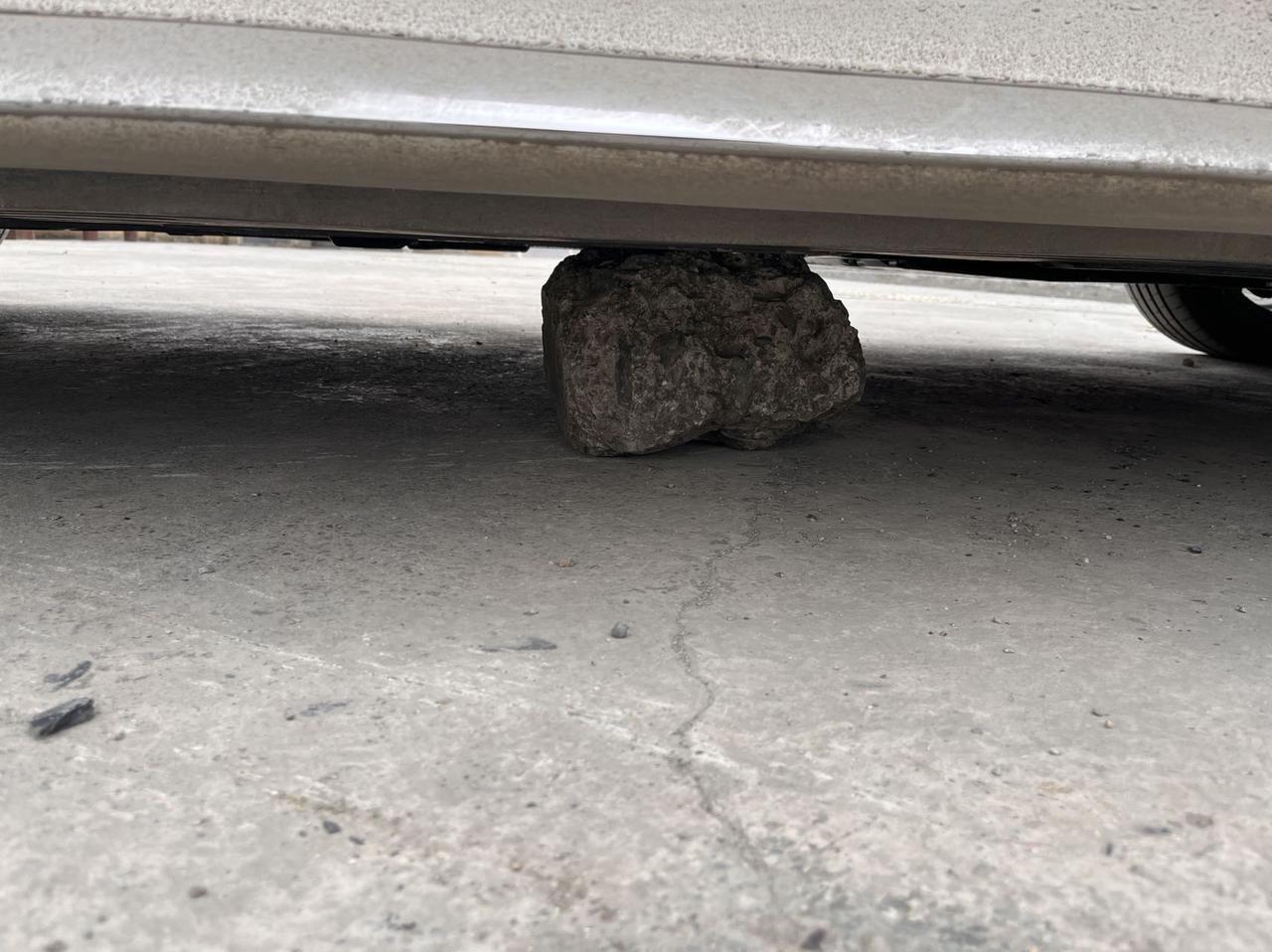 奔驰C级 老司机进来看看，这地盘被磕会不会出问题