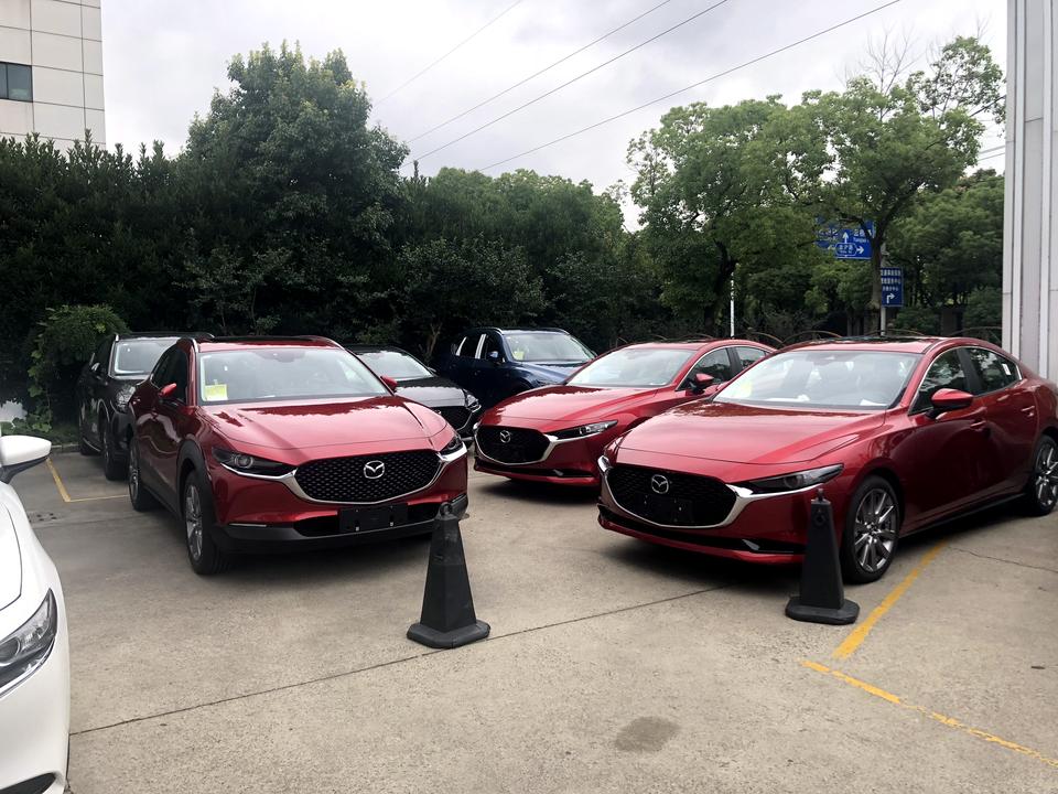 马自达3 昂克赛拉 今天去试驾了次世代马三和CX30，发现一个很奇怪的问题。特来请教各位车主。在试马三的时候 因为网上看