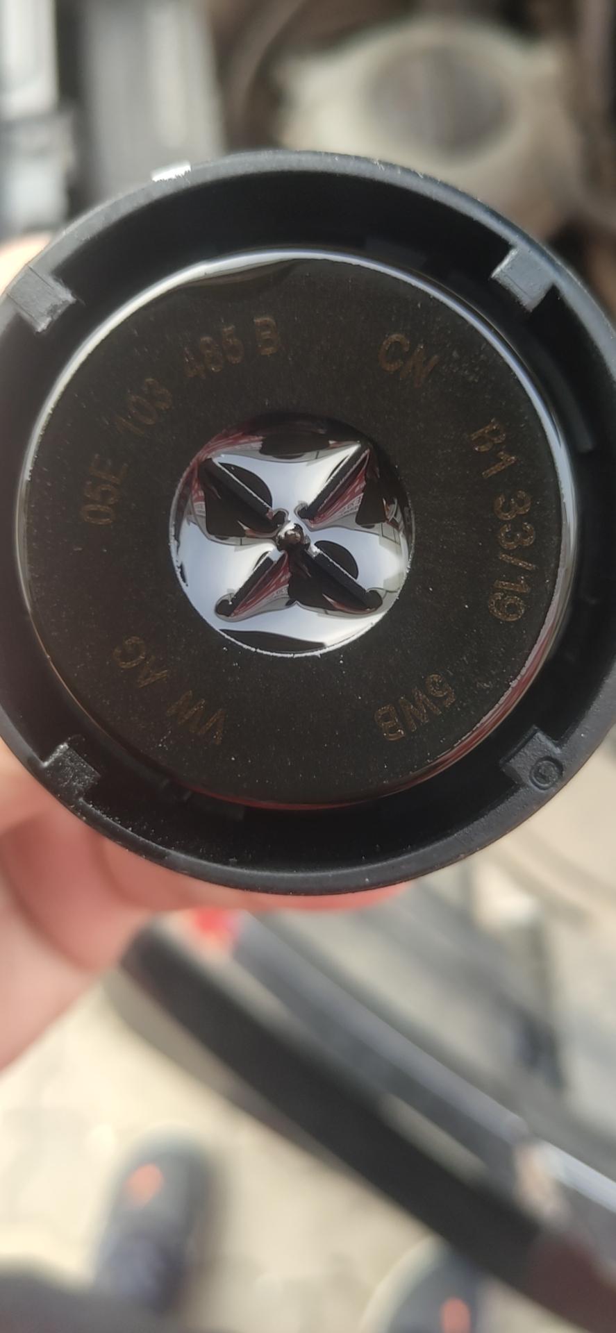 请问我这个型号的帕萨特是2019年10月的，机油用0W－20机油还是0W－40