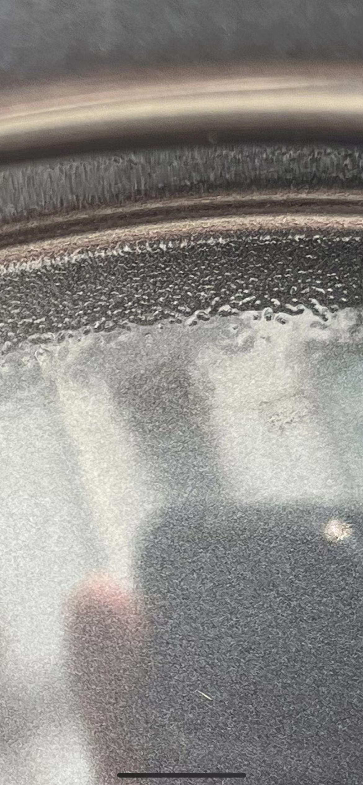 马自达3 昂克赛拉 新车上牌时发现后面一圈橘纹还有点拉手这个是正常现象，还是漆面有瑕疵
