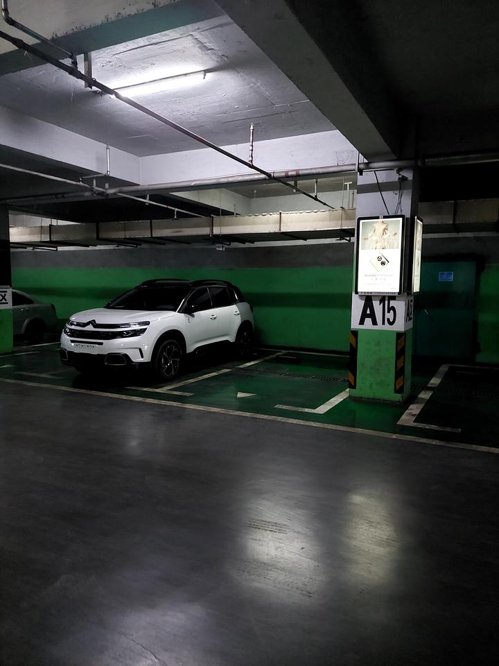 雪铁龙天逸 C5 AIRCROSS 各位车友，我一直很模糊，雪铁龙天逸C5百年版的，到底有没有PHC魔毯悬挂系统？谢谢各