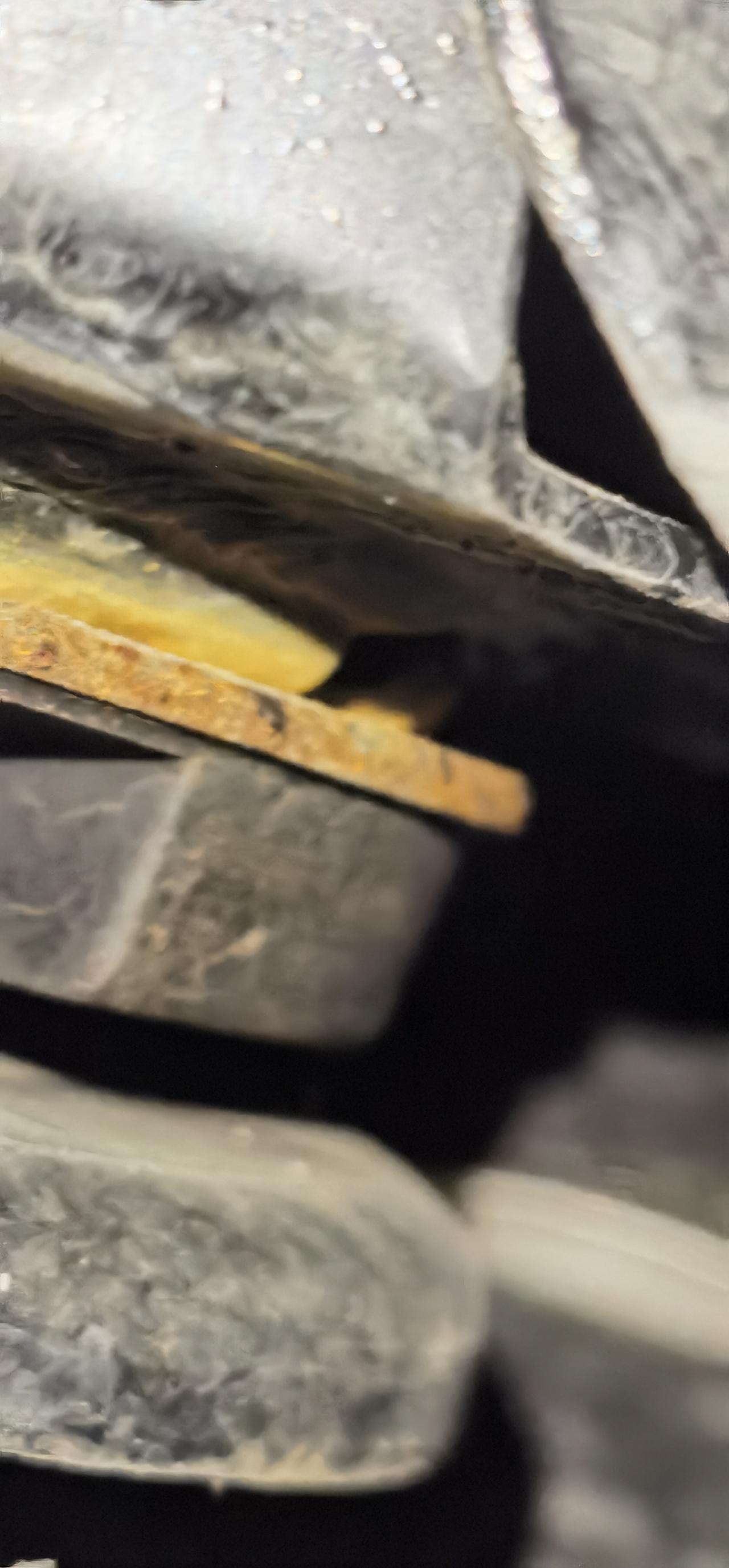 比亚迪汉EV 右轮悬挂的这个垫片生锈有影响吗，刚做完1w公里保养，4s店没反馈这个问题，是我自己检查发现的