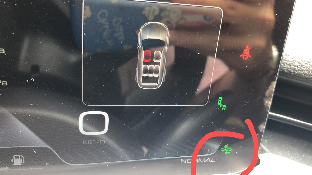 哈弗H6 谁能告诉我这个符号是什么意思 车启动后就出现这个符号了