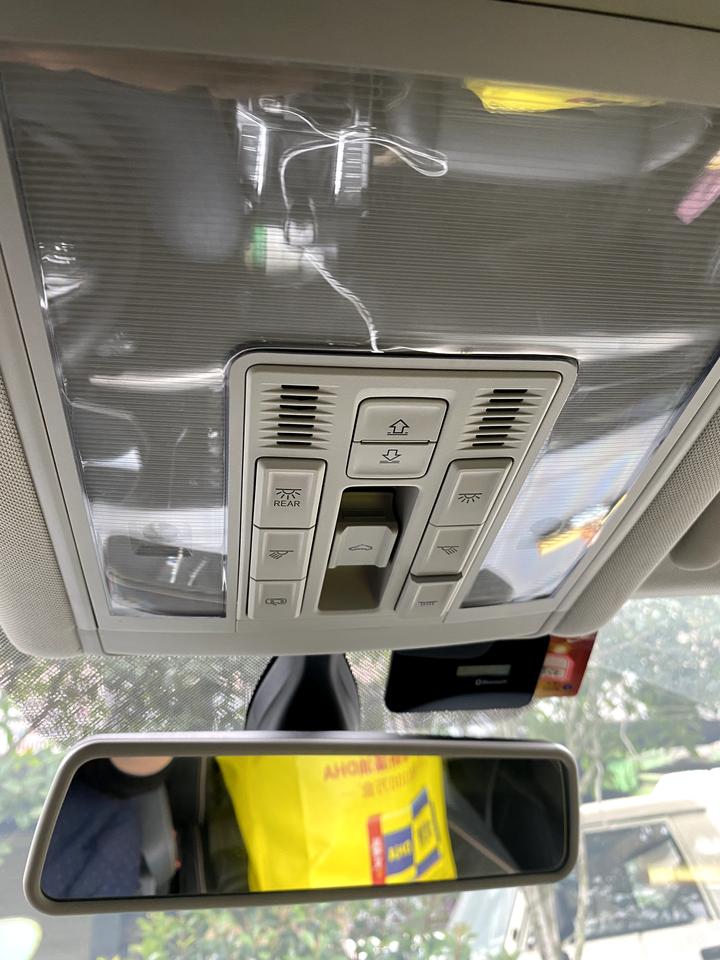 去年新买的帕萨特，灯里面漏水，要怎么找4S店处理