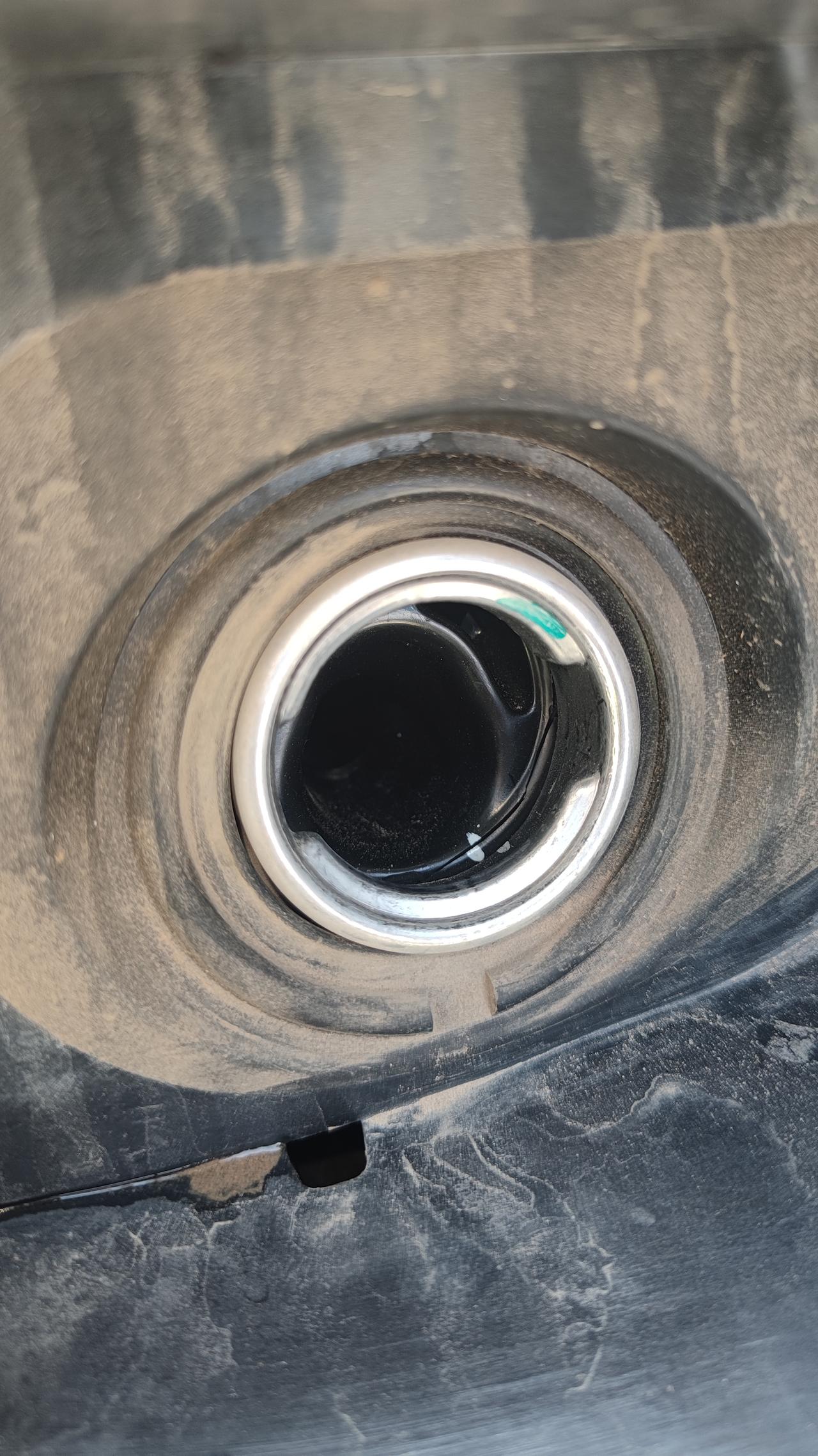 雪铁龙天逸 C5 AIRCROSS 早上洗车发现的注油口！又遇到的吗？