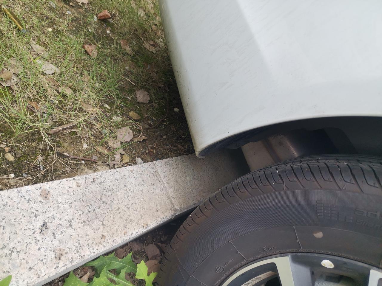 帝豪右后轮侧面看到的油箱还是水箱  你们的也有吗