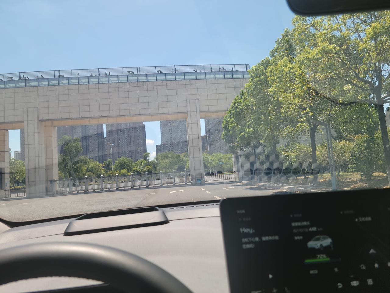 几何几何C 请问各位车友，这标配的3D高清干扰系统，怎么破解？？感谢感谢