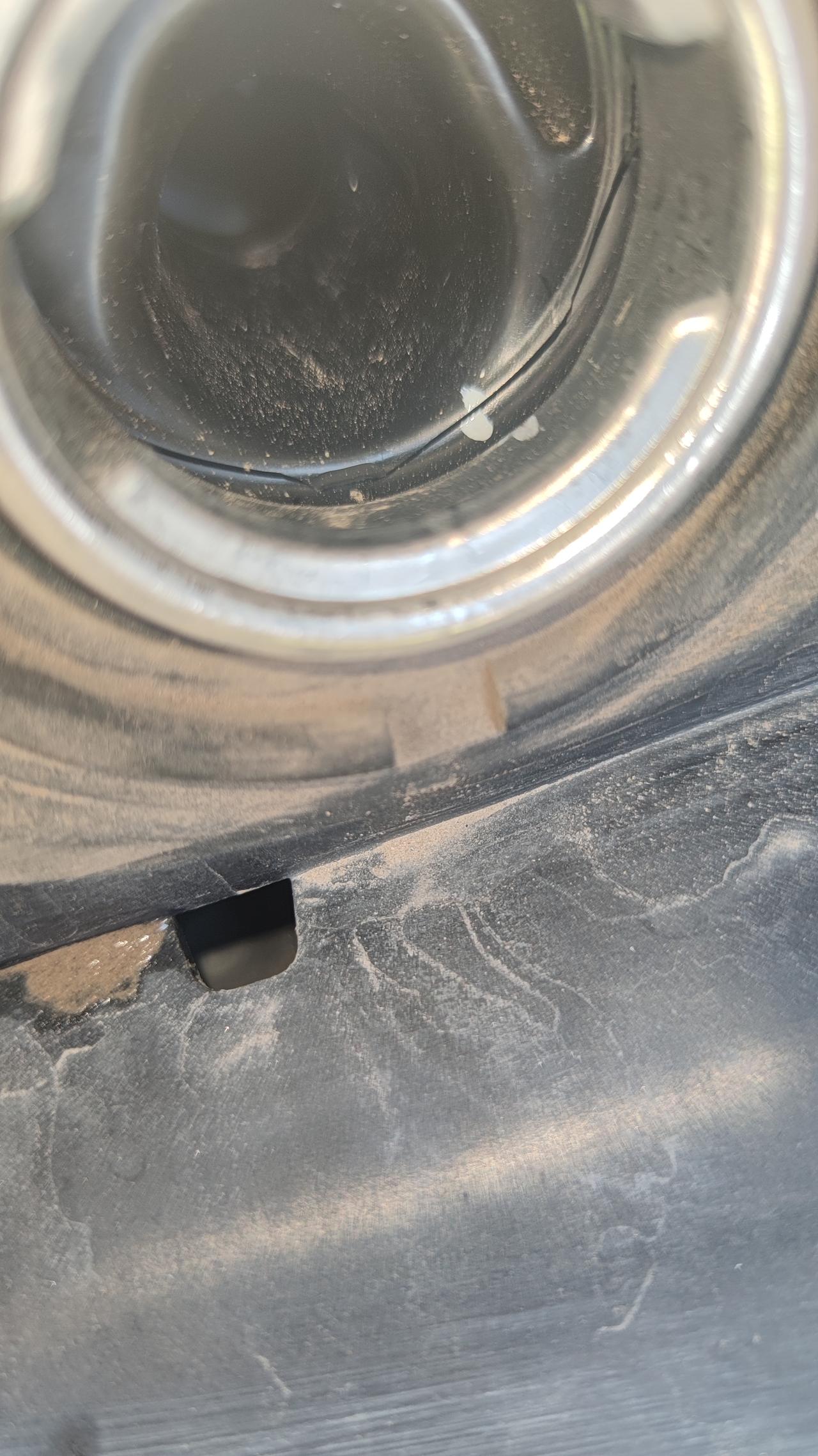 雪铁龙天逸 C5 AIRCROSS 早上洗车发现的注油口！又遇到的吗？