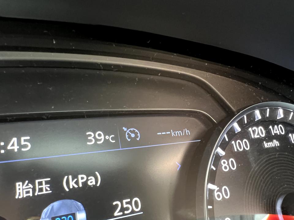 英菲尼迪QX50 Qx50 今天 定速巡航行驶中 巡航的路灯一闪一闪 一会又不闪了 其他故障灯都没有 以前定速行驶中从来