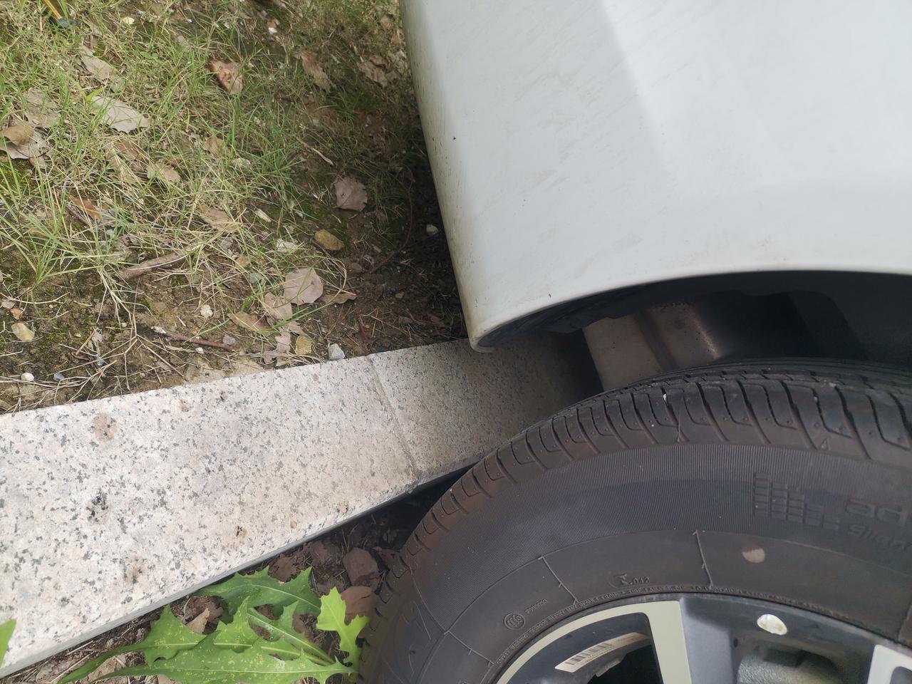 帝豪右后轮侧面看到的油箱还是水箱  你们的也有吗