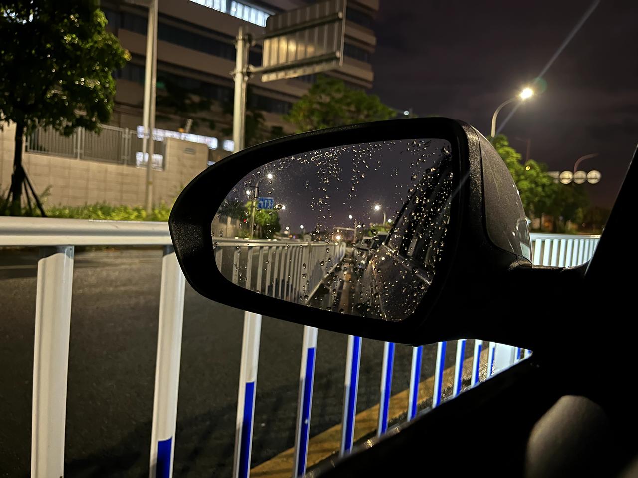 长安逸动 2020款，20年年底买的(买了隔了两三个月就出了新款了)，目前行驶了19000公里，走国道或者不好的路中控附