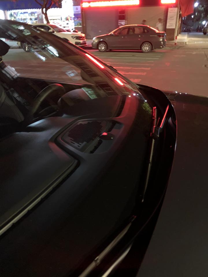 领克03 03车头这一闪一闪的红灯是干嘛的？能关掉吗？