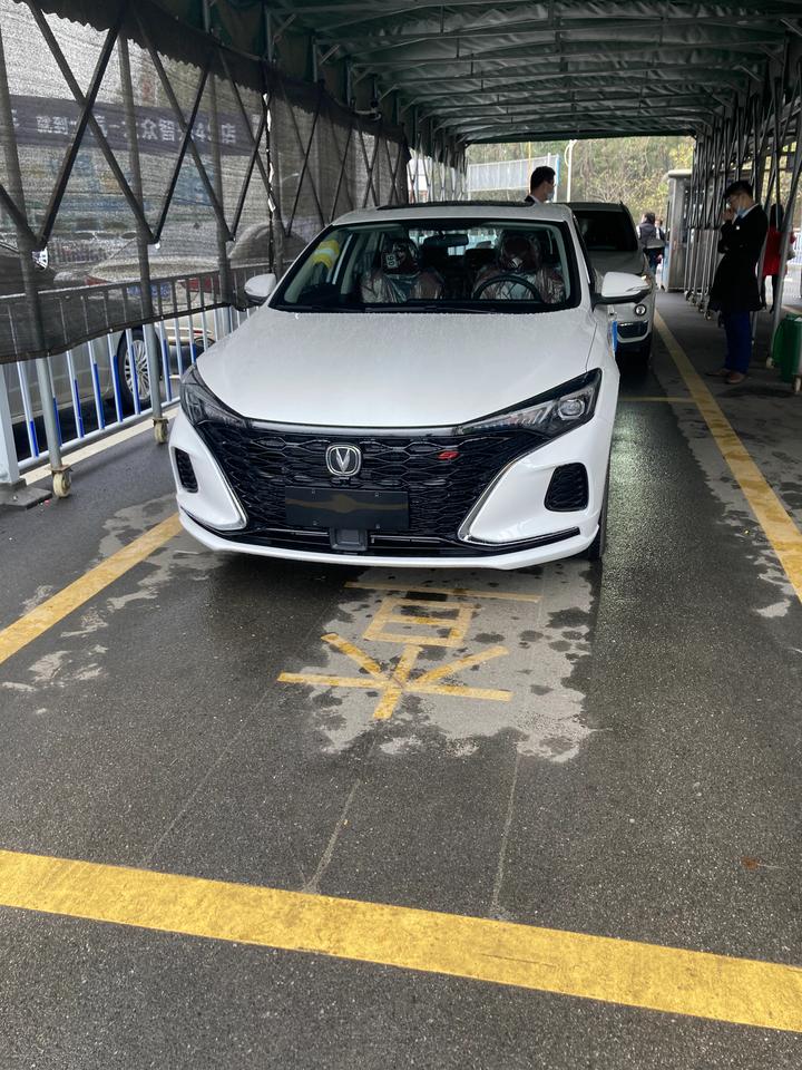 长安逸动 兄弟们，你们开车之前是先通电，还是直接点火走呀