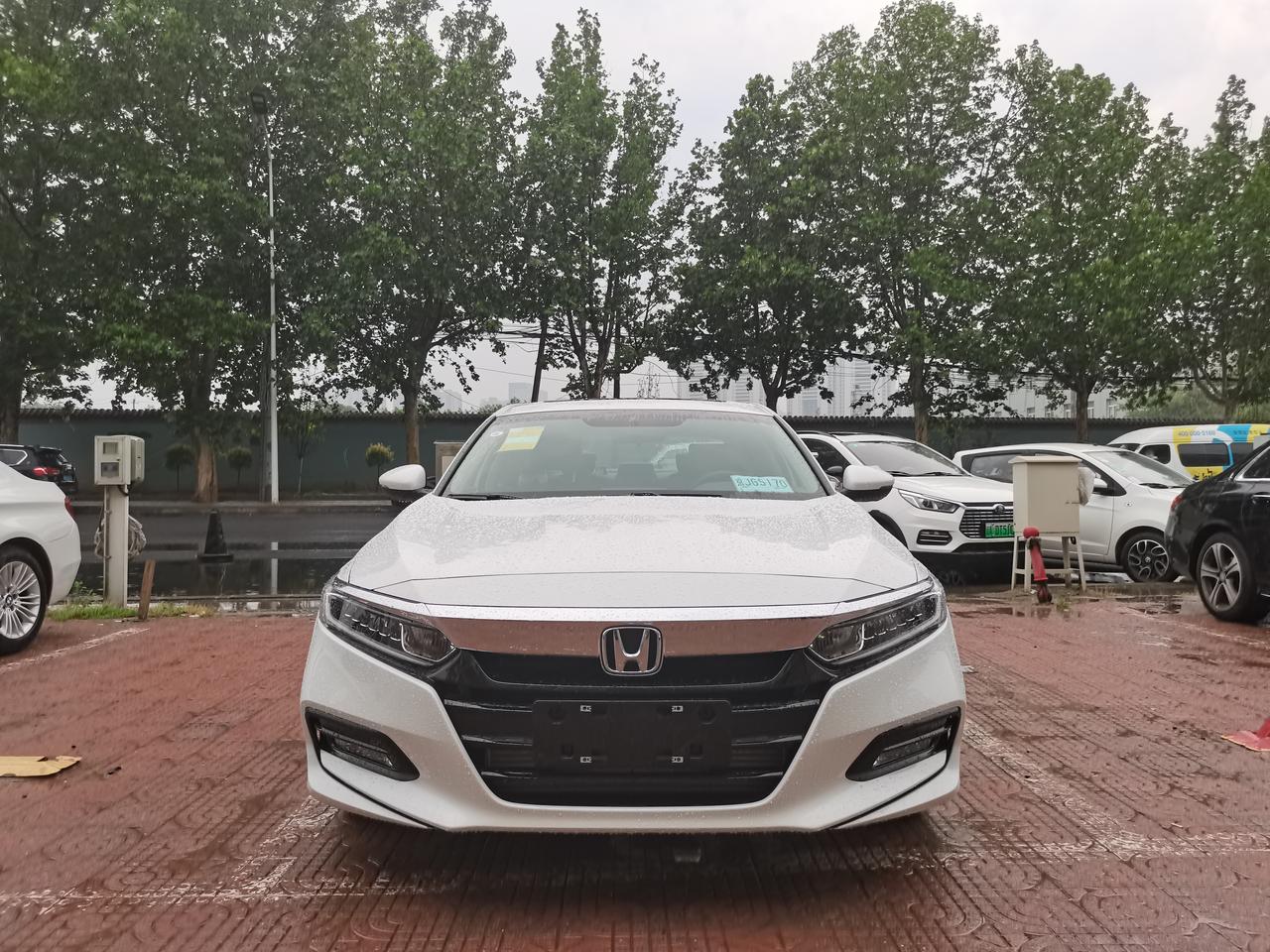 本田雅阁 大家都用什么行车记录仪，谢谢