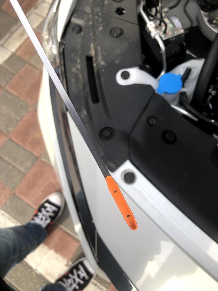十代雅阁1.5T豪华，5月12号提的车，机油尺显示不准还是新车机油都比较少，车友平时都是怎么看标尺的？