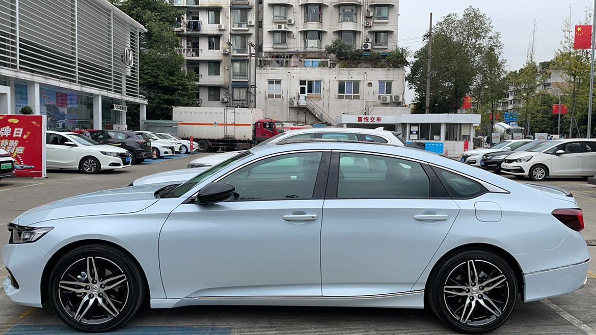 想问大家雅阁尊贵明年678月份22w全款能搞定?？