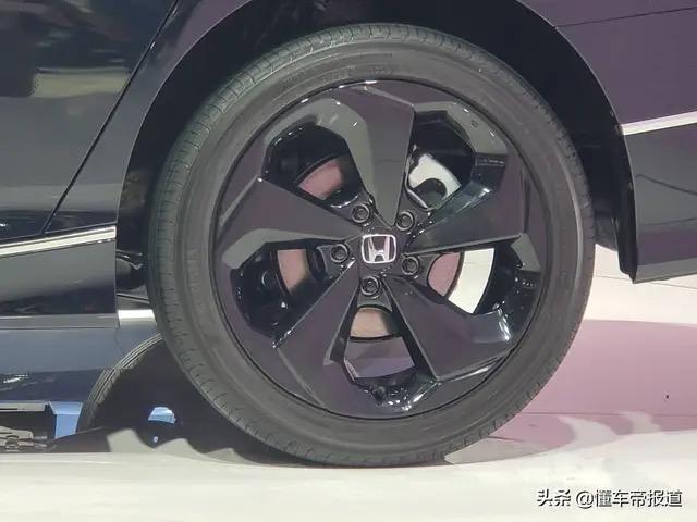 限量版雅阁轮毂 ，是电镀轮毂，熏黑吗？求助