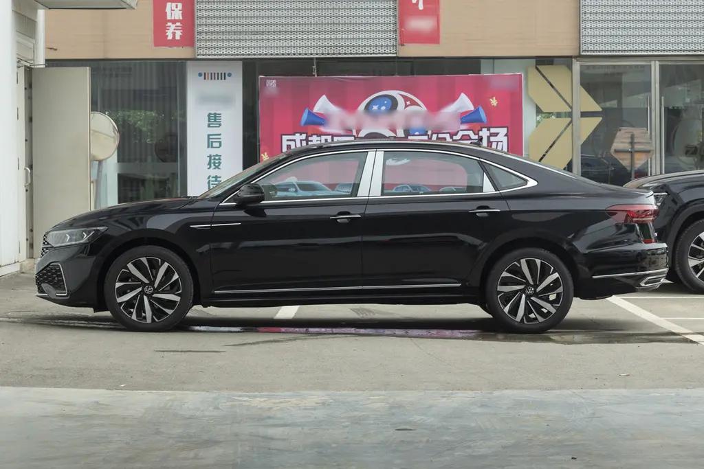 纠结帕萨特还是雅阁，人生第一辆车