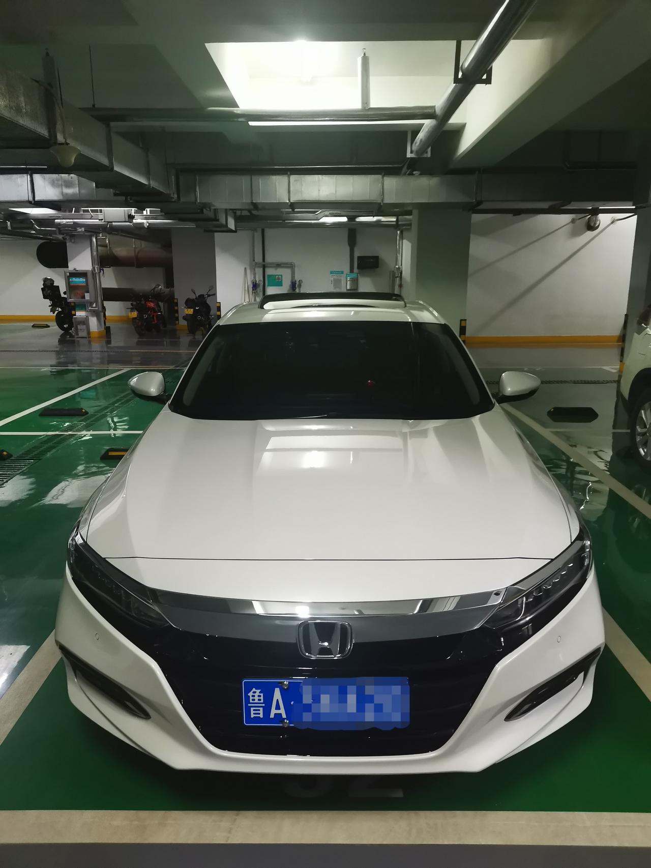 本田雅阁 为啥我把行李箱放后备箱里以后，后备箱关不上，会有警报声，并不是行李箱过大，推里面不影响关后备箱，但是关不上。