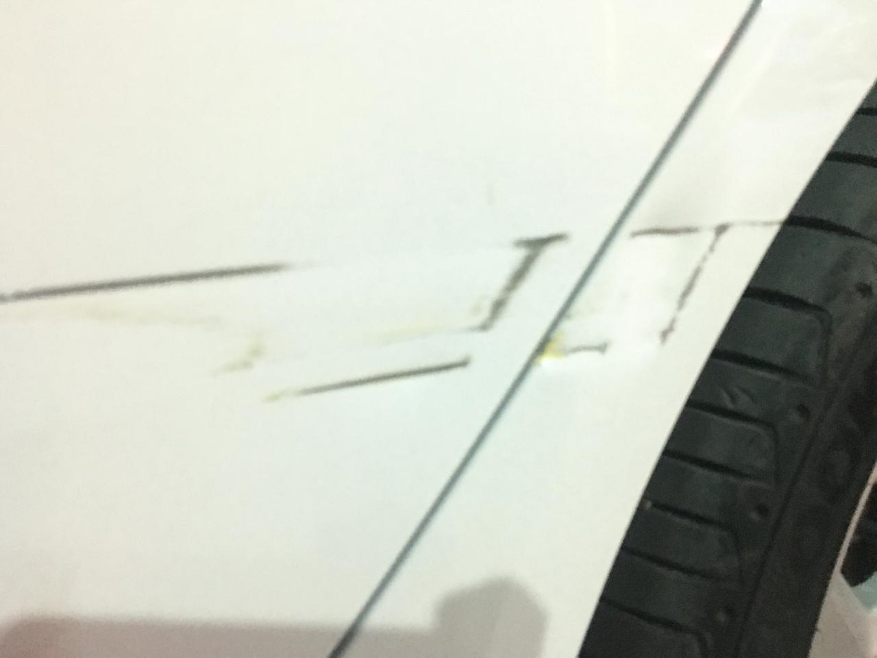奥迪A4L 这种伤在4s店修好？还是外面找个店修好一点？