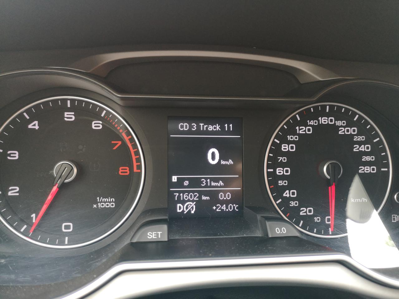 奥迪A4L 15款A4L没有百公里耗油显示吗？