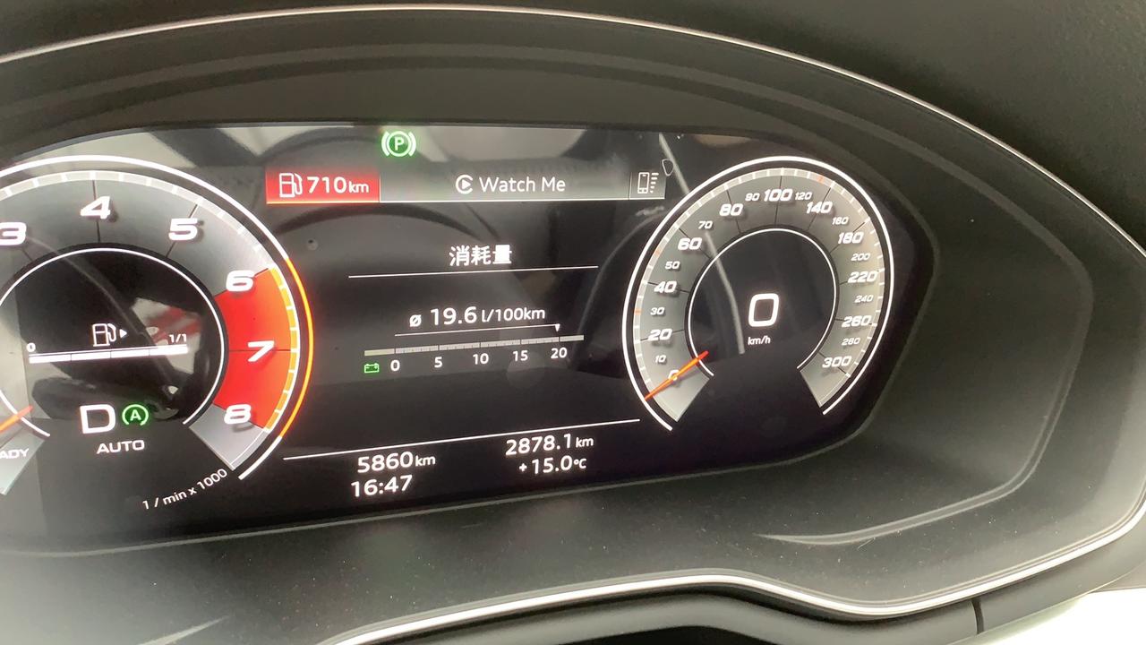 奥迪A4L 你们的车刚启动油耗会很高吗，第一张图是刚启动就上路的5分钟之内，第二张图是10几分钟后，大概过了半个小时油耗