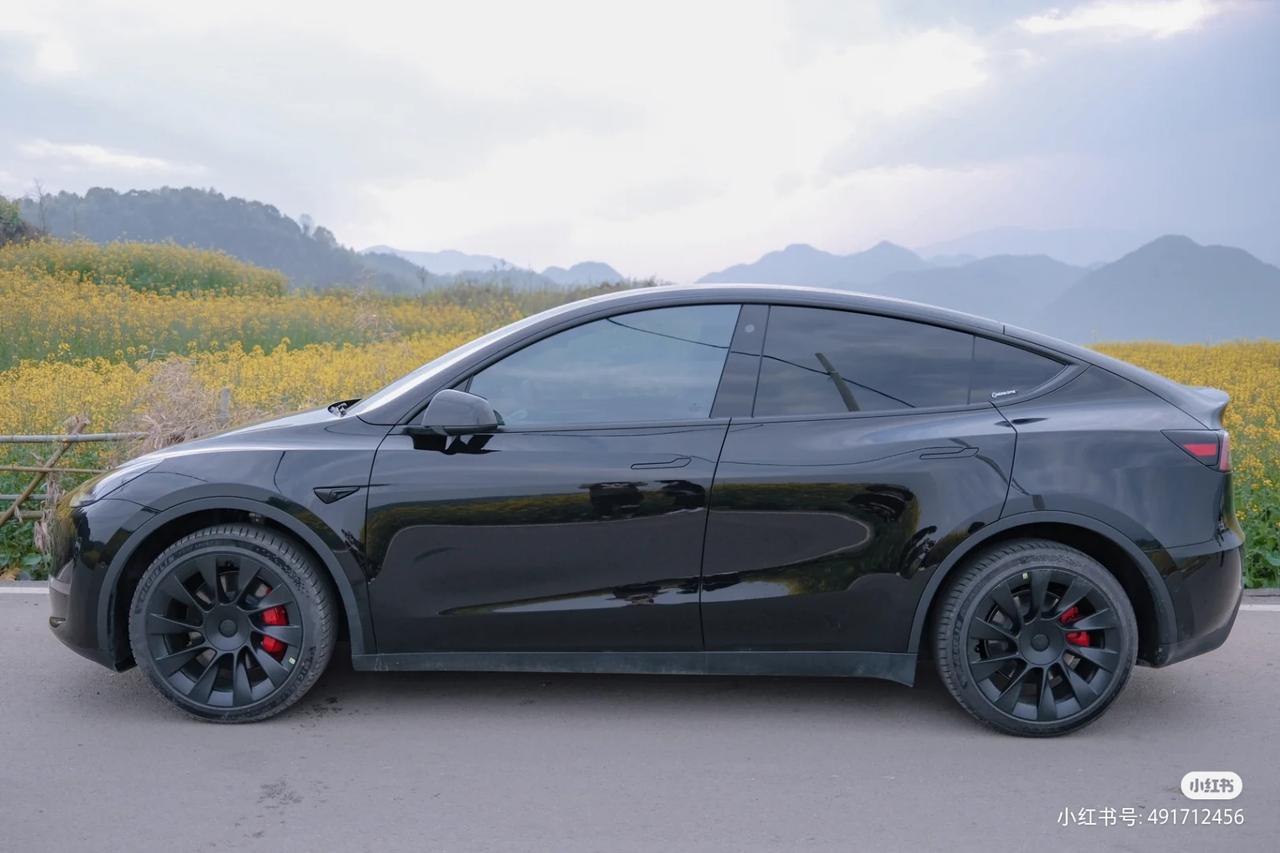 特斯拉Model Y 2022款标Y出了也有段时间了吧，为啥评测还不出？提速，配置啥的也没个靠谱评测