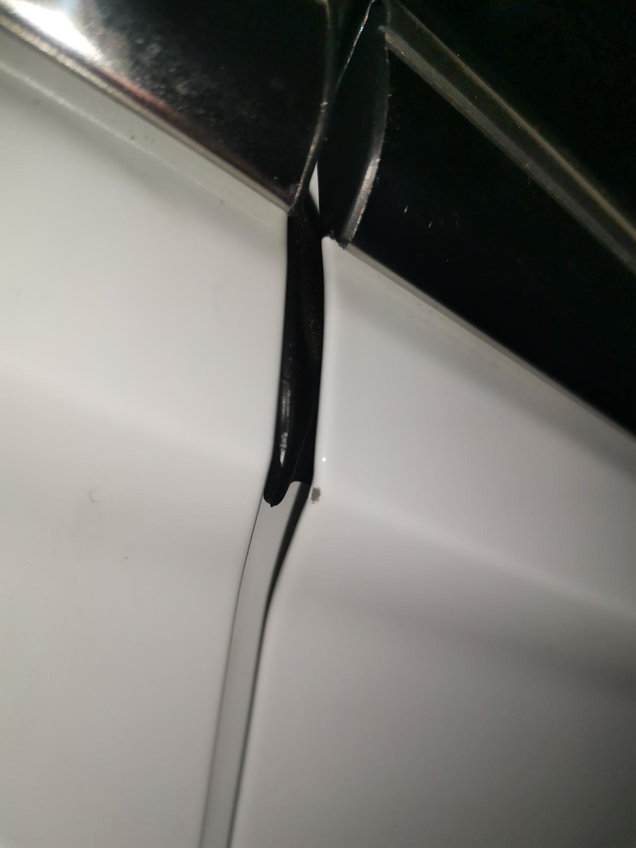 大众速腾 开门磕掉了点漆，需要补不