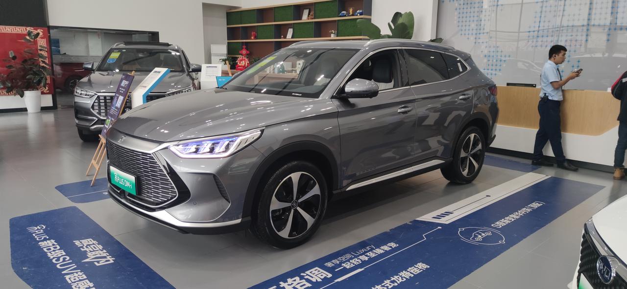 比亚迪宋PLUS DM-i 就想请问一下，110km的车，晚上冒充1.7kw10小时充满。家里夜间电费3.5左右，充满也