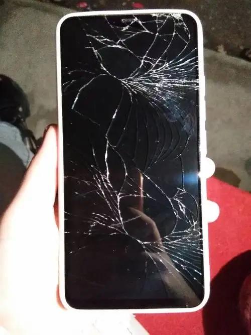 特斯拉Model Y 一见钟情的车该不该买？不是我说，香芋紫的这辆车出现在我眼前，它就是在勾引我！！万物皆可紫的我只能两
