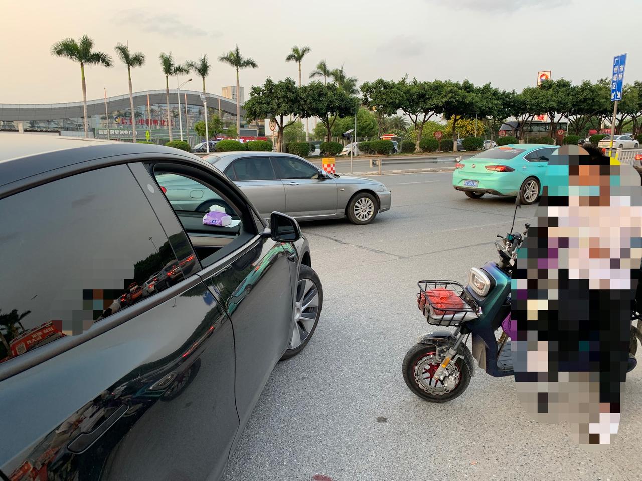 特斯拉Model Y 右转遇到逆行，这种程度要不要走商业险呢大佬们？