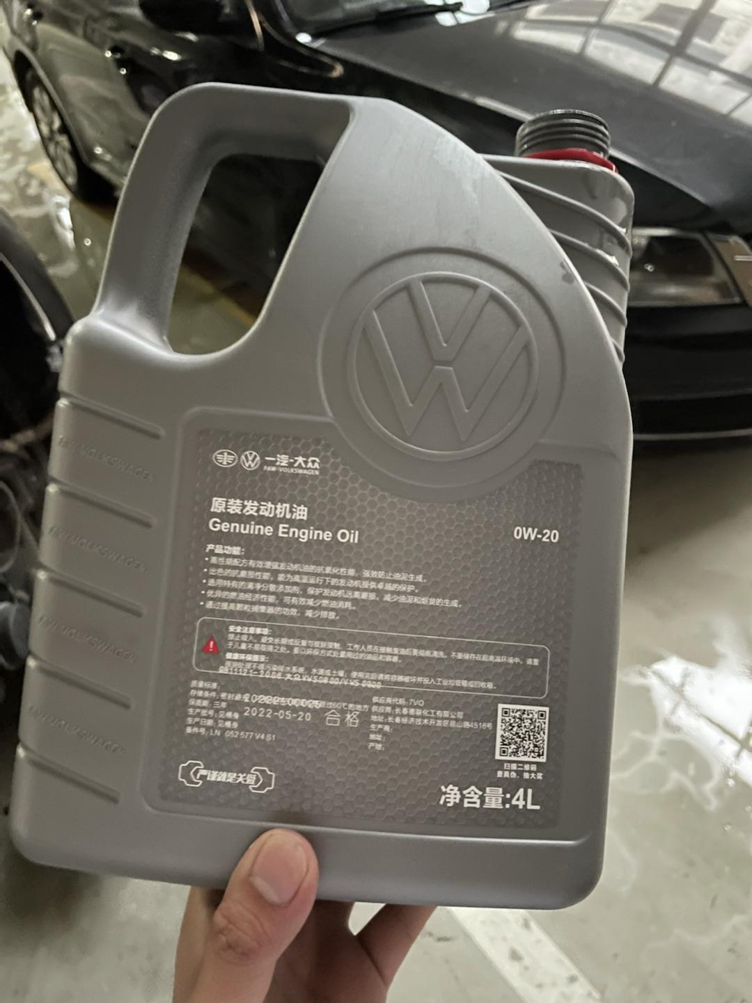 大众速腾 各位，麻烦问下近期你们首保加的机油是这种吗？4S店说换包装了，说这个是0w20全合成的，是这样吗