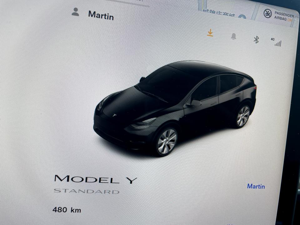 特斯拉Model Y 一张是昨天晚上拍的，一张是今天早上拍的，这个453km和480km是什么意思呢？